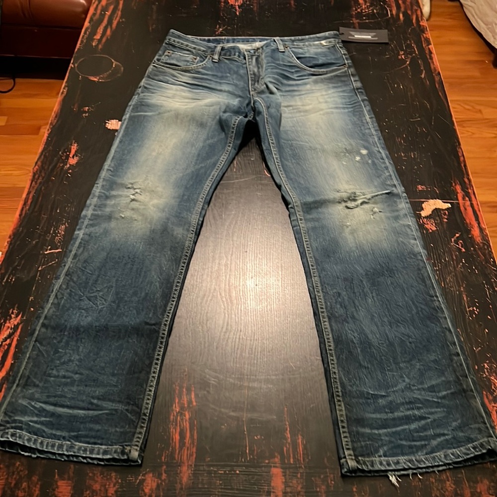 Rise to your own democracy- Hard to find! Boyfriend Jeans in Distressed Blue
